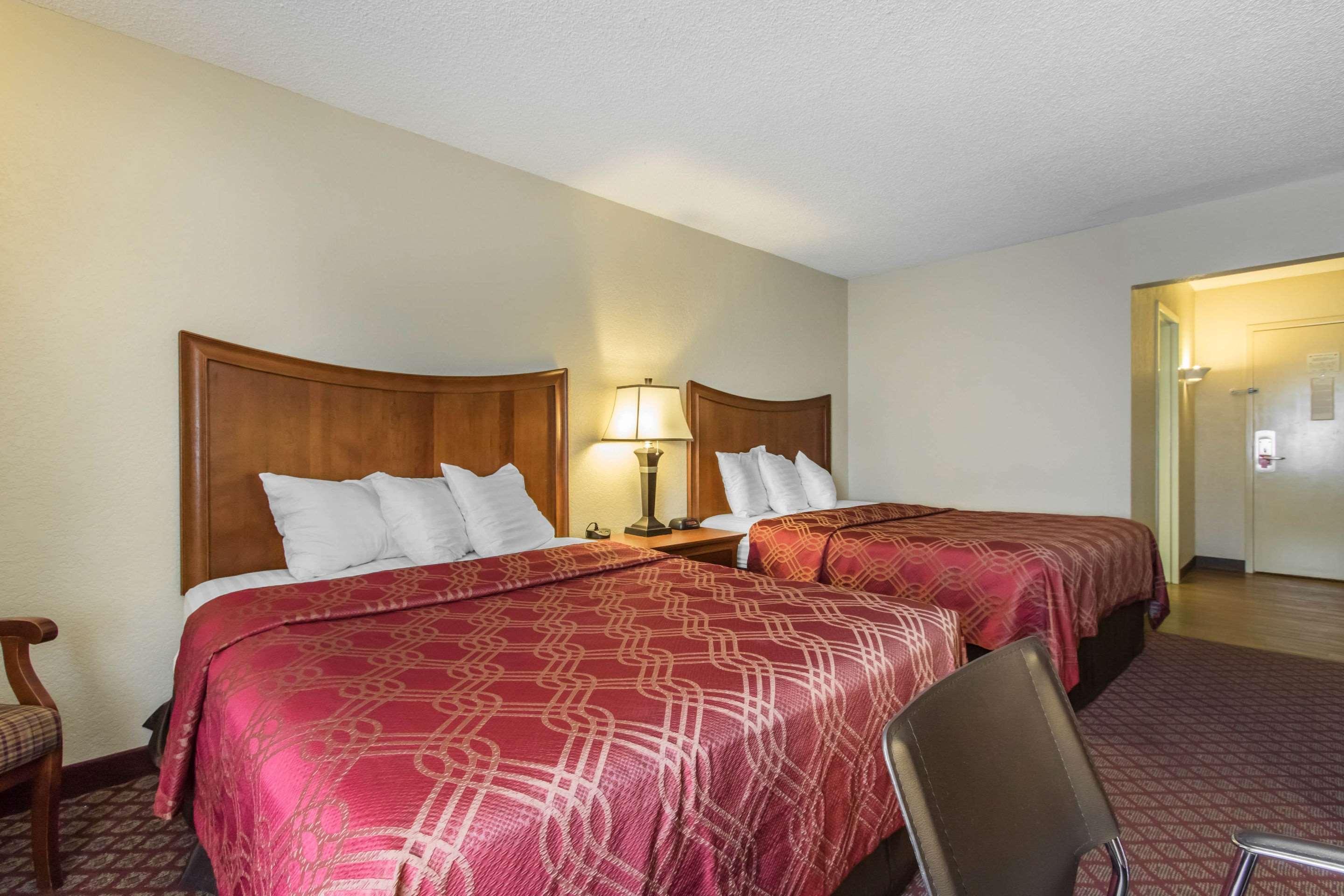 Econo Lodge Inn & Suites Joplin Exterior photo