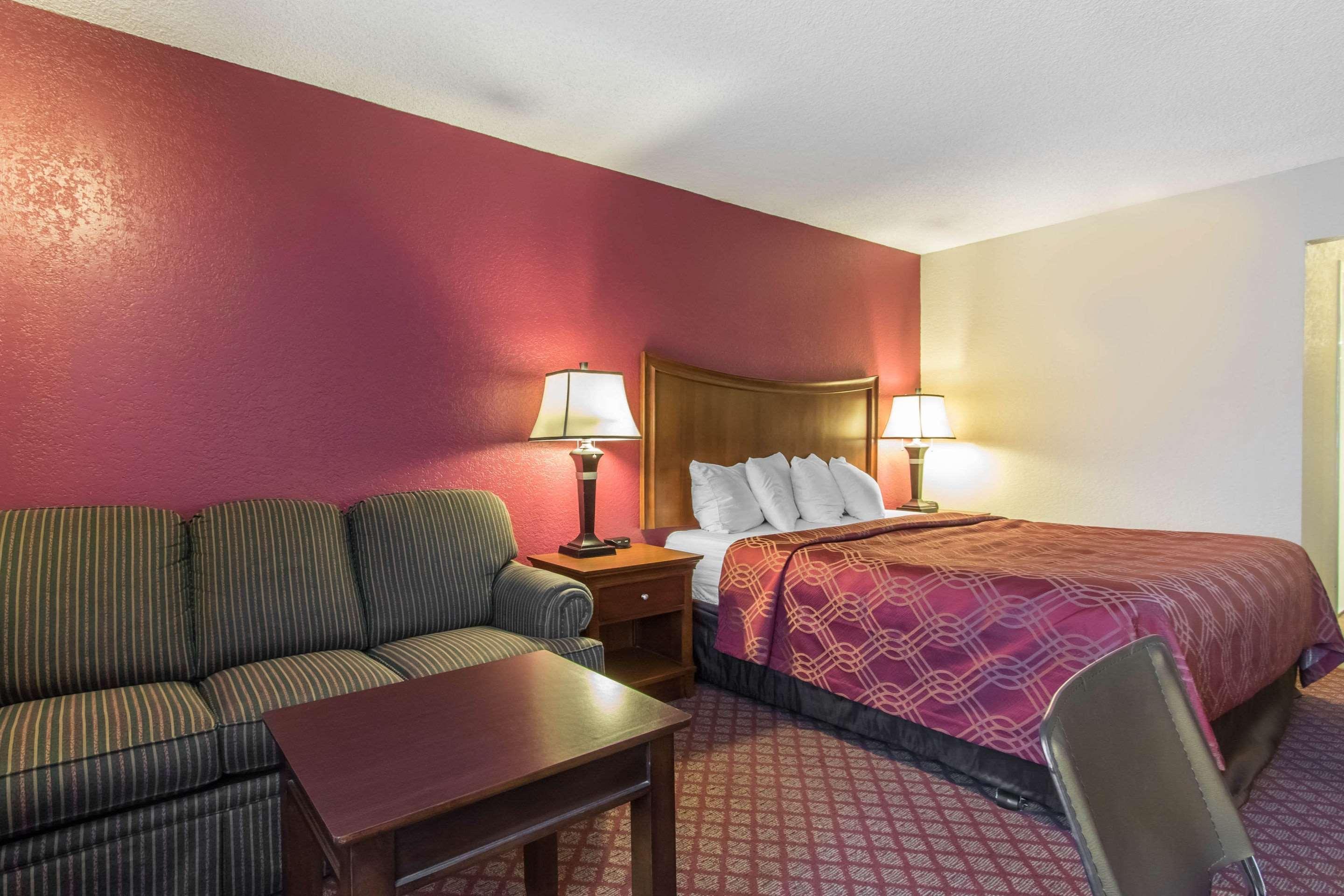 Econo Lodge Inn & Suites Joplin Exterior photo