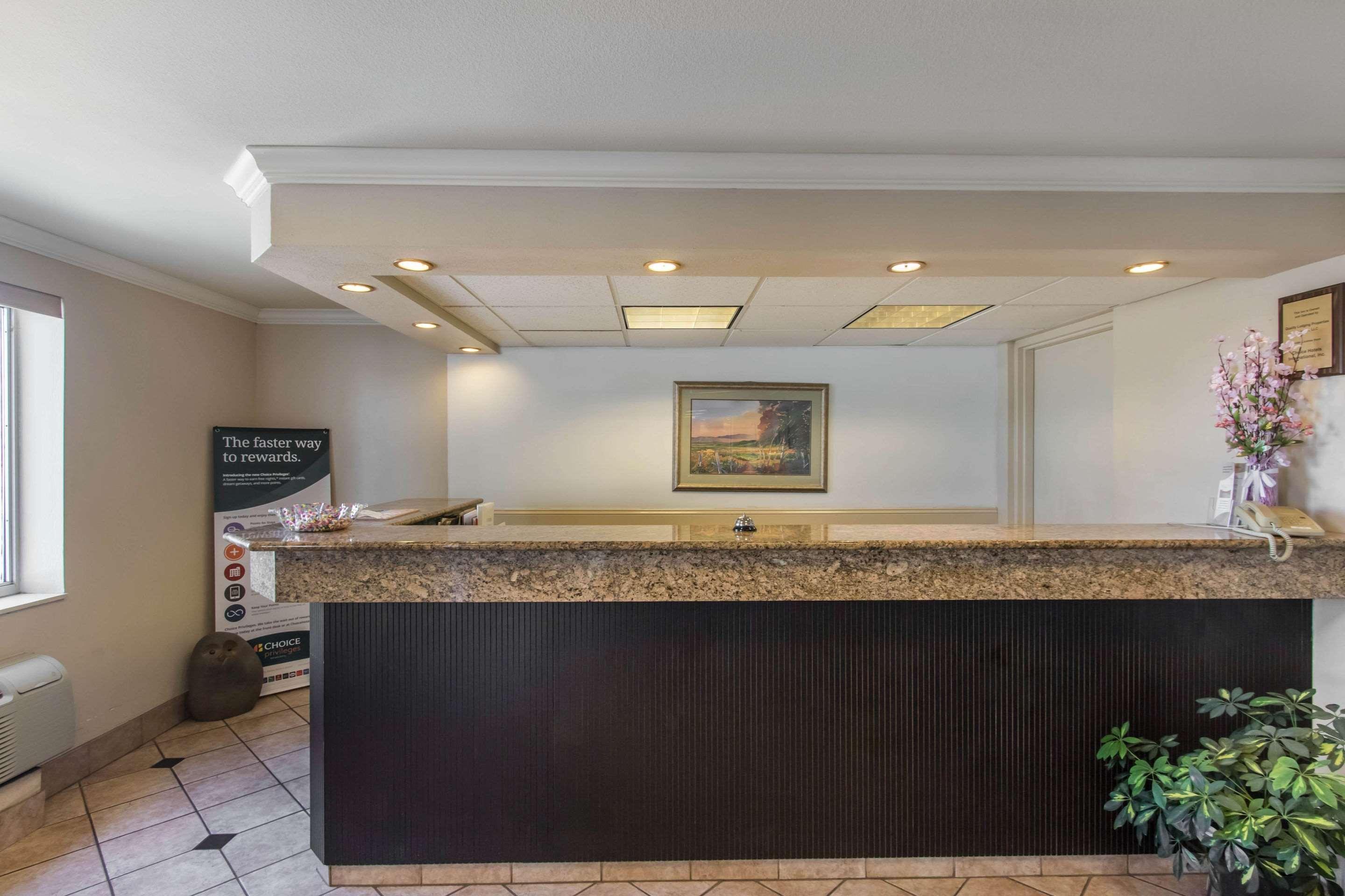 Econo Lodge Inn & Suites Joplin Exterior photo