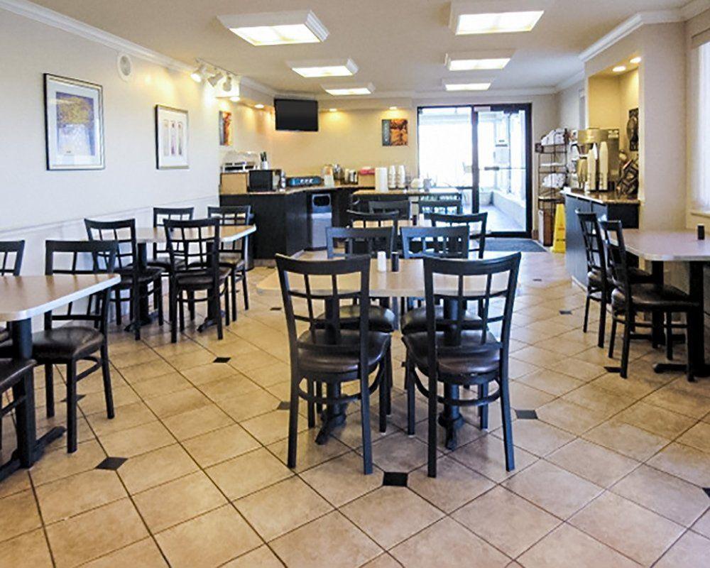Econo Lodge Inn & Suites Joplin Exterior photo